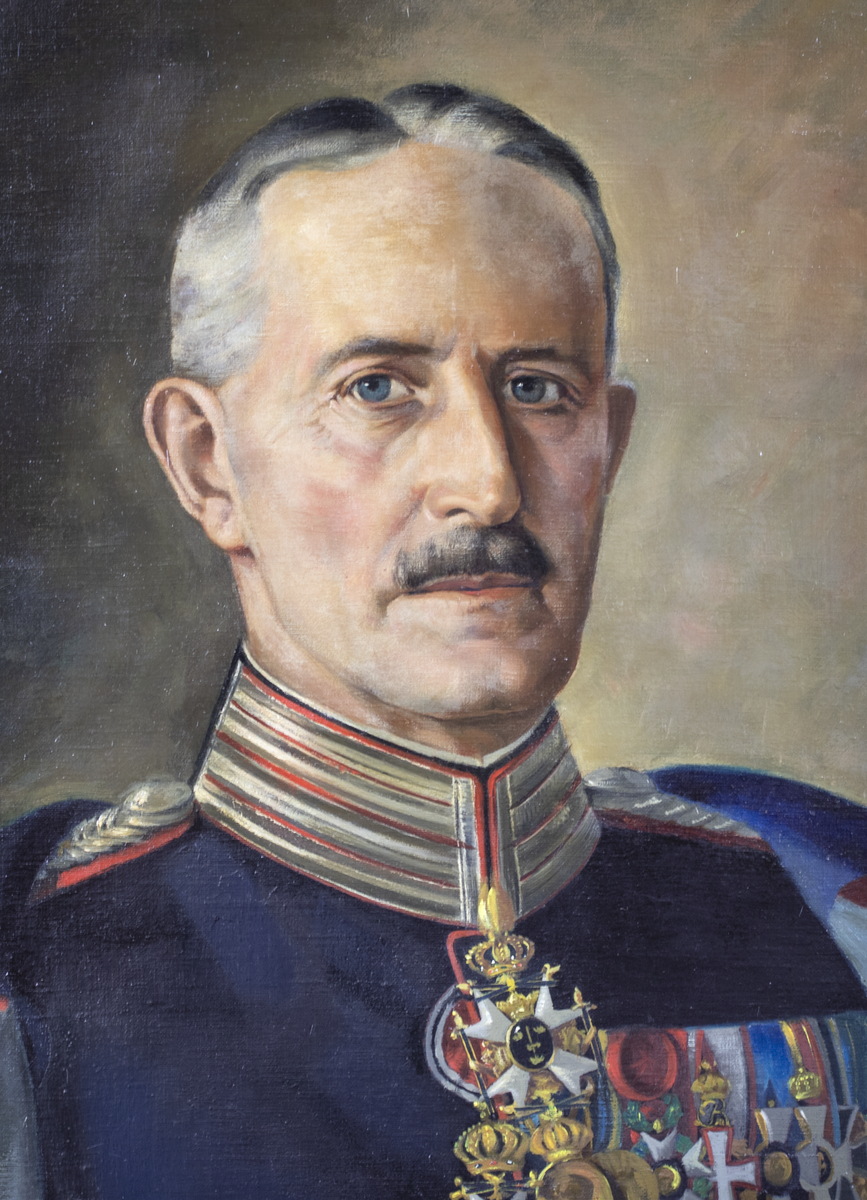 Oljemålning föreställande Ludvig Falkman
Överste och chef för Kungl. Andra livgrenadjärregementet från 1923, senare chef för Kungl. Livgrenadjärregementet 1928 – 1933.

Guldfärgad träram 

(Falkman, Patrik Ludvig Teodor 1876 – 1954)