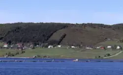 Nordlaks, Stokmarknes (Nordland) : Utsikt mot oppdrettsanleg