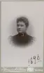 Porträtt av Gerda Broman, 1896 (enligt text i album och baksida kort).