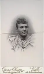 Porträtt av Maria Pettersson (enligt text i album).