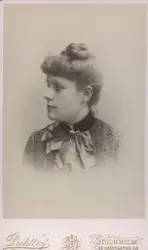 Porträtt av Ida Bergsten g. Gustafsson (enligt text i album)