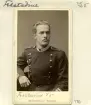 Arthur Wilhelm Frestadius porträtterad i början av sin militära karriär. Från 1877 volontär vid Andra livgrenadjärregementet i Linköping och med tiden avancerad till kapten. I det civila disponent vid Uttersbergs bruk i Västmanland. Gift 1884 med Maria Carolina Seidi Lindberg. Foto omkring 1880.