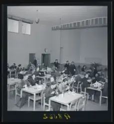 Lunchrum. Bahcho, tidigare Enköpings mekaniska verkstad. Fan