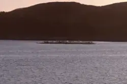 Utsikt mot oppdretsanlegg