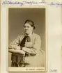 Porträtt av Josefina Didriksson. Gift med fanjunkare Fromhold Ferdinand Frökenberg. Foto omkring 1875.