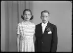 Grupporträtt, konfirmation, Hugo och Margareta, Sörstafors.
Ur Gustaf Åhmans samling.