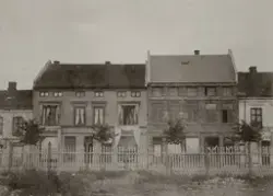 Hamar, Strandgata 15 helt til venstre bakermester Solberg (s