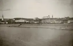 Hamar, bypanorama fra Hamarbukta, nytt jernbanespor foran St