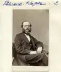 Blivande översten Oscar Fåhraeus poträtterad i hemstaden Stockholm omkring 1870. Från 1851 i tjänst som underlöjtnant vid Första livgrenadjärregemetet i Linköping, men ej återfunnen som någonsin boende i staden. Sedermera överste och chef för Skaraborgs regemente i Skövde. Från år 1900 gift med Hedvig Karolina Abelin.