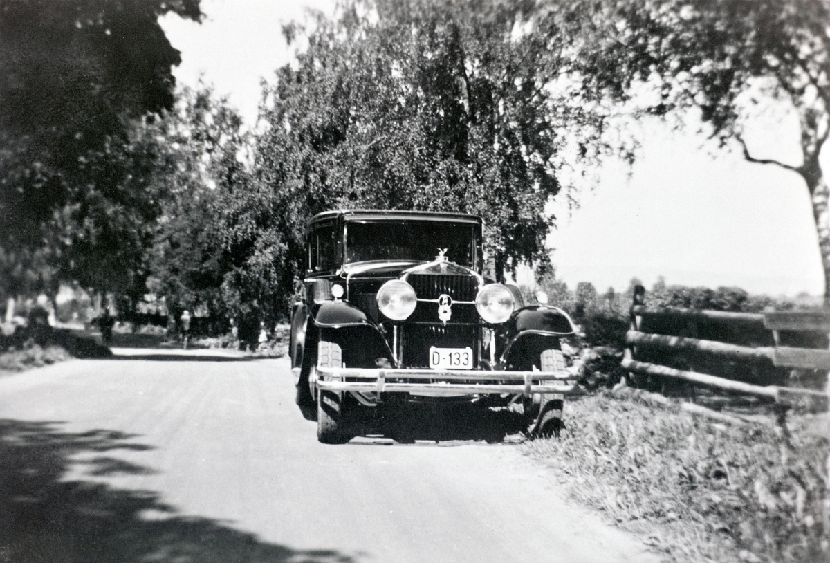 Vang, Sælid gård, en personbil med registreringsskilt D-133 som var registrert på Sigrid Sæhlie, en tyskprodusert Horch med 8 sylindre, skal ha vært brukt 9. april 1940 for å kjøre kong Haakon VII fra Hamar til Elverum, kjørt av sjåfør Knut W. Martinsson, han var svensk og ansatt som kusk og sjåfør på Sælid,