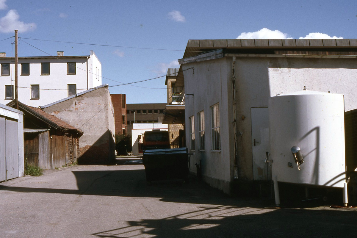 Midtbyen – bakgate mellom Westby og meieriet