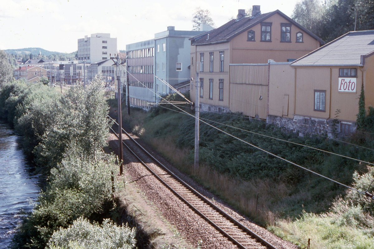 Glommengata og jernbanen sett fra hengebrua