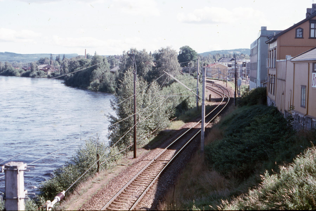 Glommengata og jernbanen sett fra hengebrua