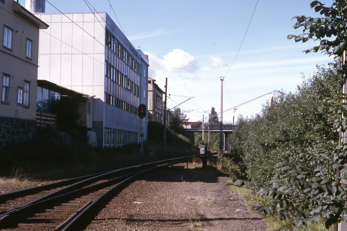 Husrekke i Glommengata sett fra jernbanelinjen