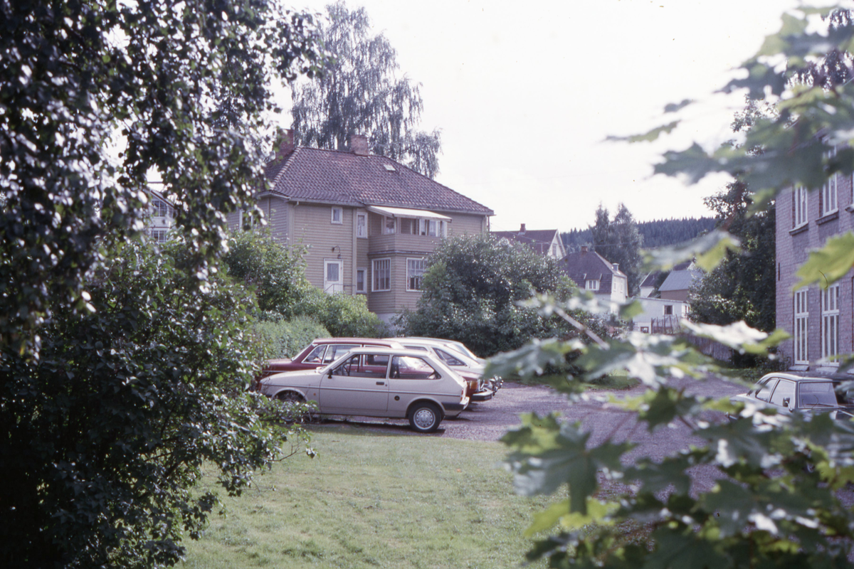 Stasjonsområdet – Sunde-huset ved Tronsmo hanskefabrikk