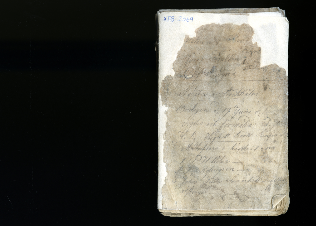 Dagböcker och andra anteckningar förda av storbonden och bössmeden Jonas Olsson (1832-1895) i Fågelsjö, Los mellan åren 1851 och 1892. Dagböckerna berör vardagens arbete, händelser i familjen och byn, förtretligheter, glädjeämnen och sorg. Böckerna förda i varierande frekvens med både dagliga och strödda anteckningar. Hela luckor år 1862-63, 1870-78, 1880-83 samt 1885-56. Dagboken förd i böcker med blandat innehåll, där dagboksanteckningarna är instoppade. Jonas Olssons dagboksanteckningar finns även transkriberade och publicerade i boken "Min hand är icke begåfvad att föra en skikliger penna", 2009.
