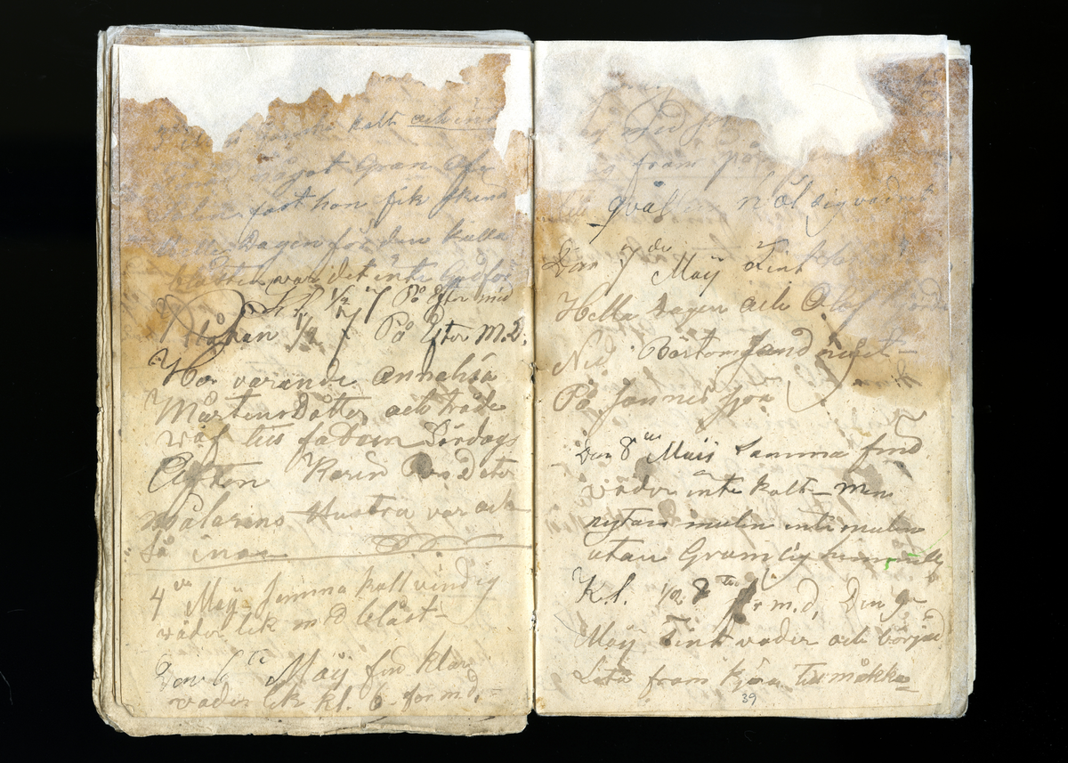 Dagböcker och andra anteckningar förda av storbonden och bössmeden Jonas Olsson (1832-1895) i Fågelsjö, Los mellan åren 1851 och 1892. Dagböckerna berör vardagens arbete, händelser i familjen och byn, förtretligheter, glädjeämnen och sorg. Böckerna förda i varierande frekvens med både dagliga och strödda anteckningar. Hela luckor år 1862-63, 1870-78, 1880-83 samt 1885-56. Dagboken förd i böcker med blandat innehåll, där dagboksanteckningarna är instoppade. Jonas Olssons dagboksanteckningar finns även transkriberade och publicerade i boken "Min hand är icke begåfvad att föra en skikliger penna", 2009.
