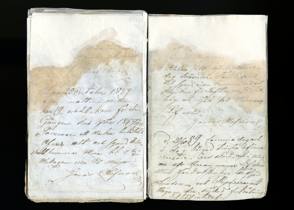 Dagböcker och andra anteckningar förda av storbonden och bössmeden Jonas Olsson (1832-1895) i Fågelsjö, Los mellan åren 1851 och 1892. Dagböckerna berör vardagens arbete, händelser i familjen och byn, förtretligheter, glädjeämnen och sorg. Böckerna förda i varierande frekvens med både dagliga och strödda anteckningar. Hela luckor år 1862-63, 1870-78, 1880-83 samt 1885-56. Dagboken förd i böcker med blandat innehåll, där dagboksanteckningarna är instoppade. Jonas Olssons dagboksanteckningar finns även transkriberade och publicerade i boken "Min hand är icke begåfvad att föra en skikliger penna", 2009.
