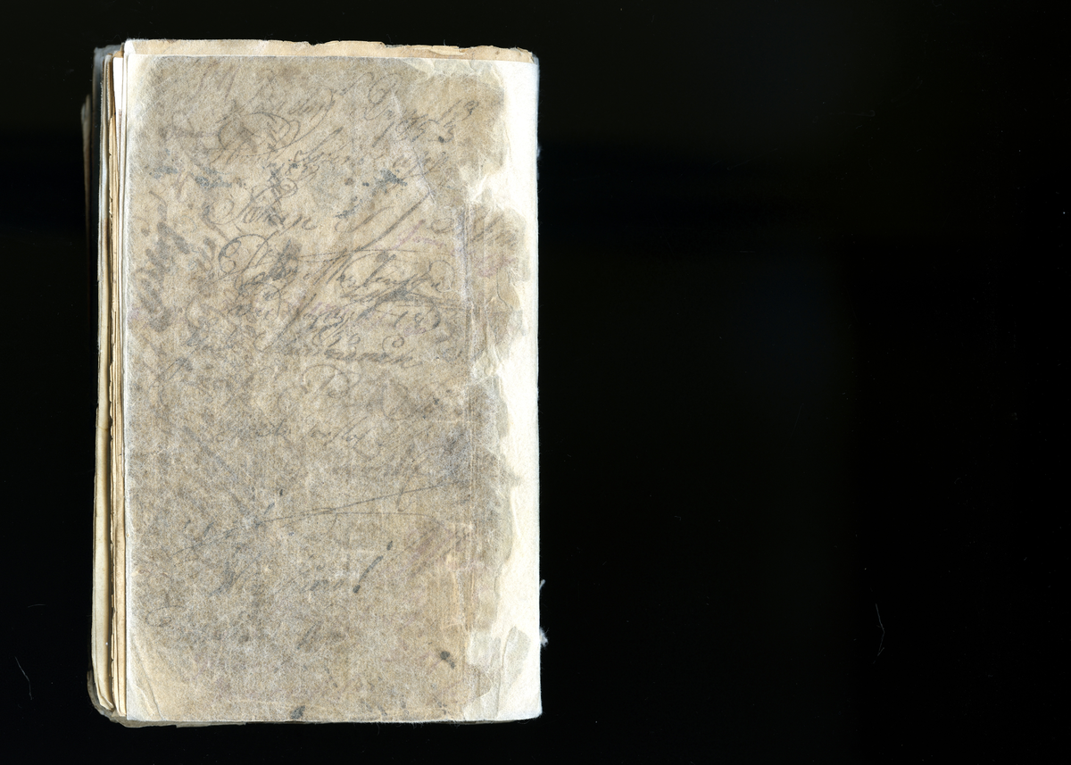 Dagböcker och andra anteckningar förda av storbonden och bössmeden Jonas Olsson (1832-1895) i Fågelsjö, Los mellan åren 1851 och 1892. Dagböckerna berör vardagens arbete, händelser i familjen och byn, förtretligheter, glädjeämnen och sorg. Böckerna förda i varierande frekvens med både dagliga och strödda anteckningar. Hela luckor år 1862-63, 1870-78, 1880-83 samt 1885-56. Dagboken förd i böcker med blandat innehåll, där dagboksanteckningarna är instoppade. Jonas Olssons dagboksanteckningar finns även transkriberade och publicerade i boken "Min hand är icke begåfvad att föra en skikliger penna", 2009.
