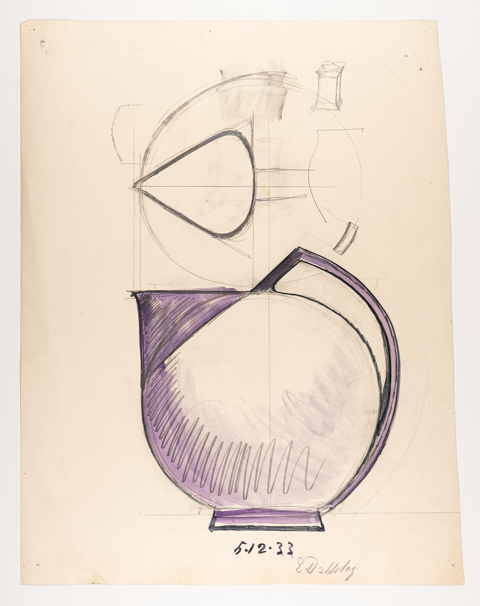 Skiss på papper till kanna, modell D.95. Kannan i profil och ovanifrån. I blyerts, tusch och akvarell. På baksidan skisser i blyerts.
Utförd av Ewald Dahlskog 1933.
Signerad 5.12.33 E Dahlskog.