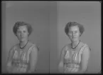Porträtt-körfoto. Fru Marianne Andersson. Åby, Kolbäck. Ur Gustaf Åhmans samling.