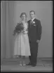 Brudpar. Lars Ingvar Waern, Stationsgat. 8C, Kolbäck. Ur Gustaf Åhmans samling.