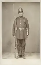 Porträtt av korpral Lindblom, Ovansjö komp. (enligt text bak