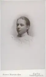 Porträtt av Elsa Richnau i maj -98.