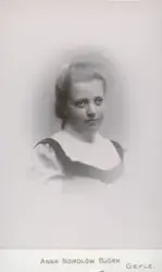 Porträtt av Astrid Nilsson, våren 1900.
