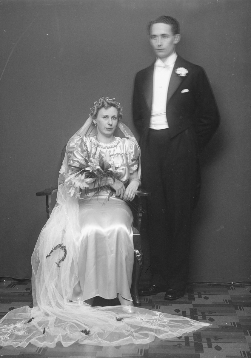 Brudepar Bråthen, Fjellhamar