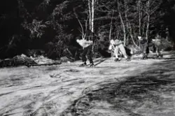 Skøyteløpere går på skøyter på elva Fura, Ådalsbruk, vintere