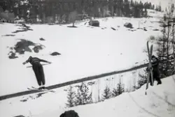 Arne Bronkebakken hopper i Gubbebakken ved Hanaknebakken, ca