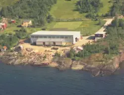 Flyfoto over Sørreisa kommune i 1969. Ferdighusfabrikken "A/