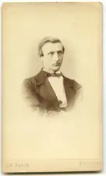 Porträtt på en man.