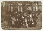 En flickskoleklass, utanför Blindskolan (?) i Växjö.