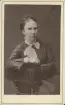 Porträtt av fru Sigrid Schager f. Ramsten (enligt text framsida kort och i album).