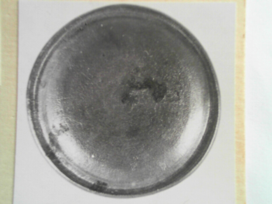 treskrin med lokk. inneholdende 13 ? knapper og et garnnøste. :: 431Q - knapp :: 431I - knapp :: 431K - knapp :: 431 L - knapp