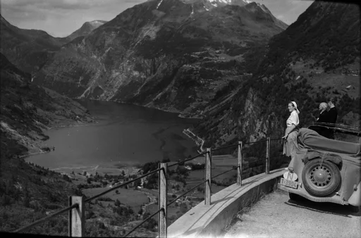 Geirangerfjorden sett frå Flydalsjuvet.."Ørsta 1950"."Tur Lillehammer 1951"