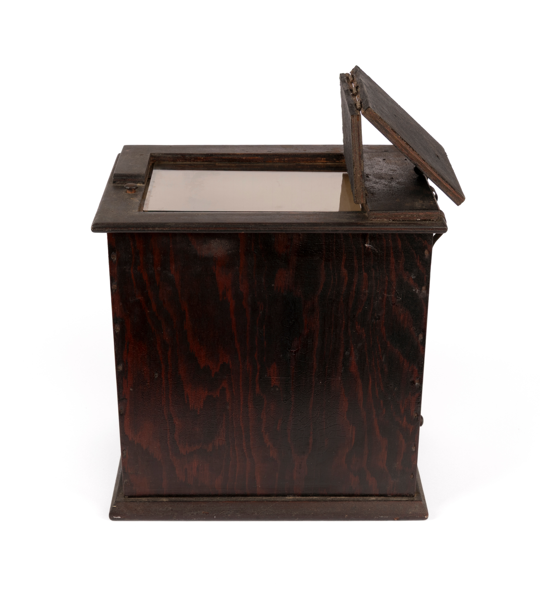 Kontaktkopieringsapparat i tre med lyspære og ledning med utløyserknapp i tre. Brukt av Martin Velle i hans mørkerom. Eldre type som truleg er sjølvlaga.