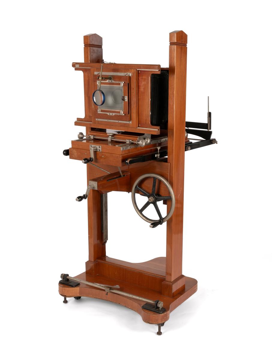 Atelierkamera brukt av Martin Velle i hans fotoatelier i Ørsta. To objektiv og mye utstyr følger med.