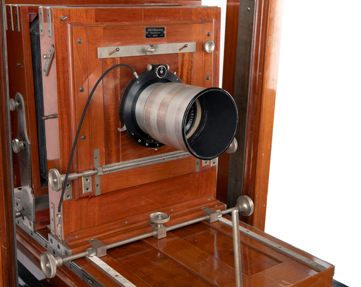 Atelierkamera brukt av Martin Velle i hans fotoatelier i Ørsta. To objektiv og mye utstyr følger med.