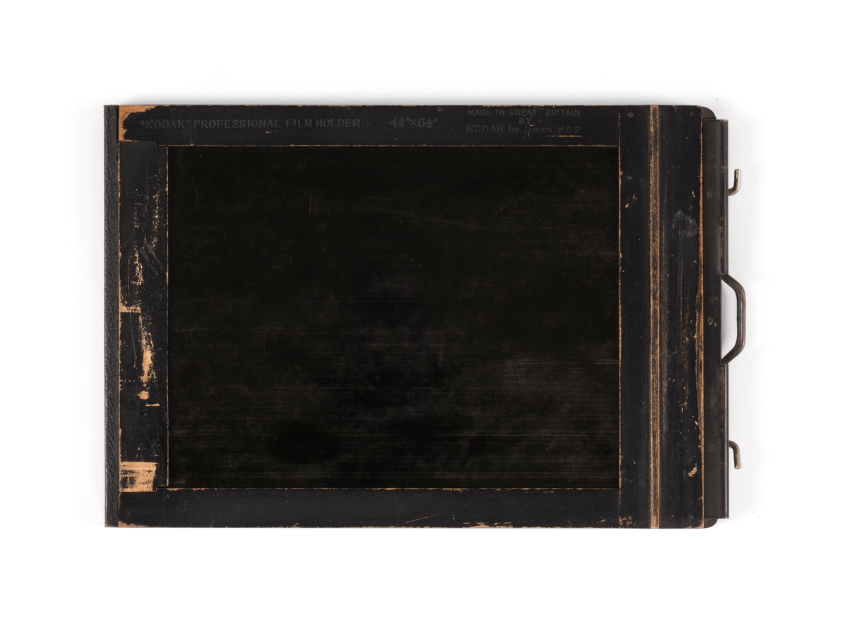 Dobbel planfilmkassett tilhørende atelierkamera.10x15 cm negativ.