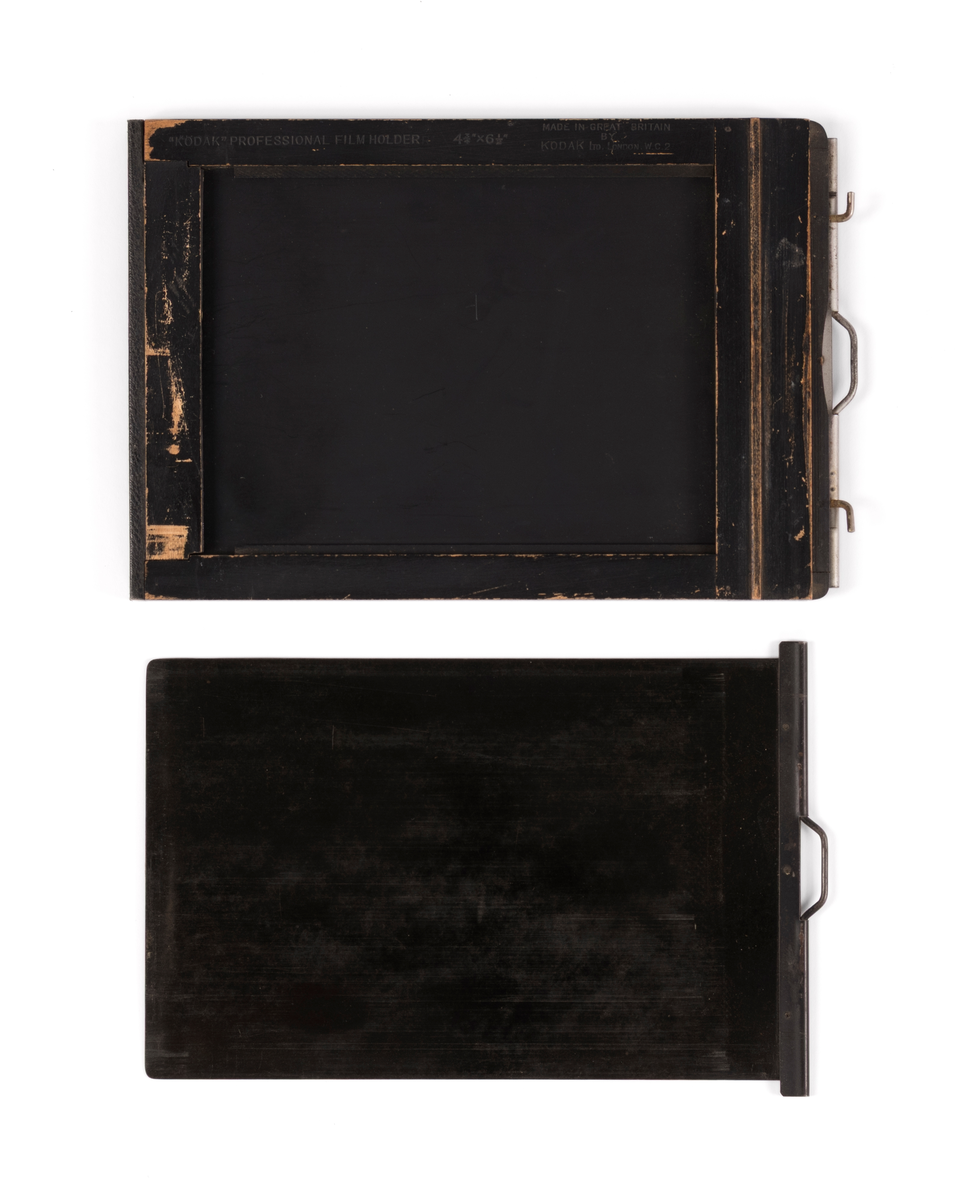 Dobbel planfilmkassett tilhørende atelierkamera.10x15 cm negativ.