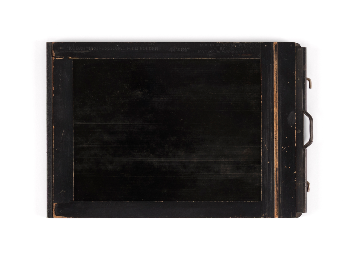 Dobbel planfilmkassett tilhørende atelierkamera.10x15 cm negativ.