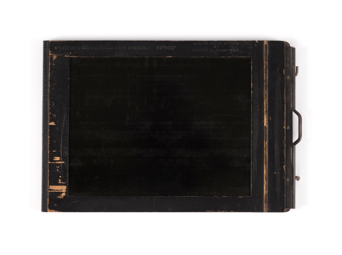 Dobbel planfilmkassett tilhørende atelierkamera.10x15 cm negativ.