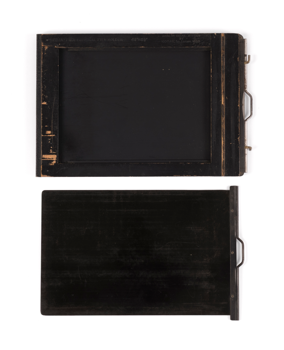 Dobbel planfilmkassett tilhørende atelierkamera.10x15 cm negativ.