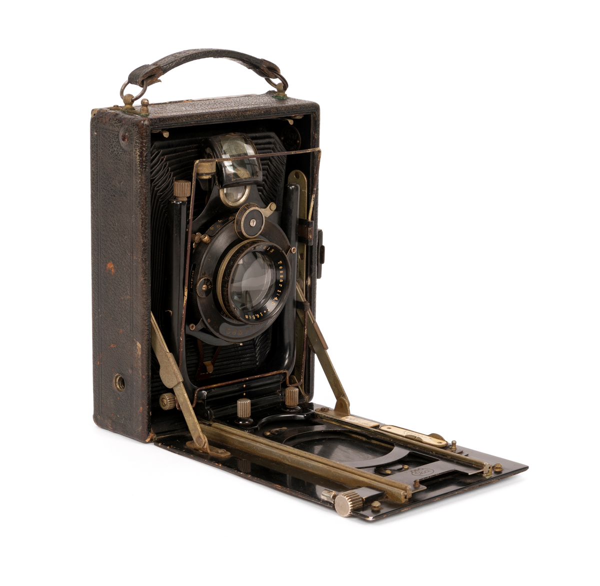 Reisekamera med veske og 4 planfilmkassetter. Kamera er av typen Ica Ideal 325, 9x12 cm med objektiv Tessar 1:4,5 f=16,5cm (Carl Zeiss Jena).