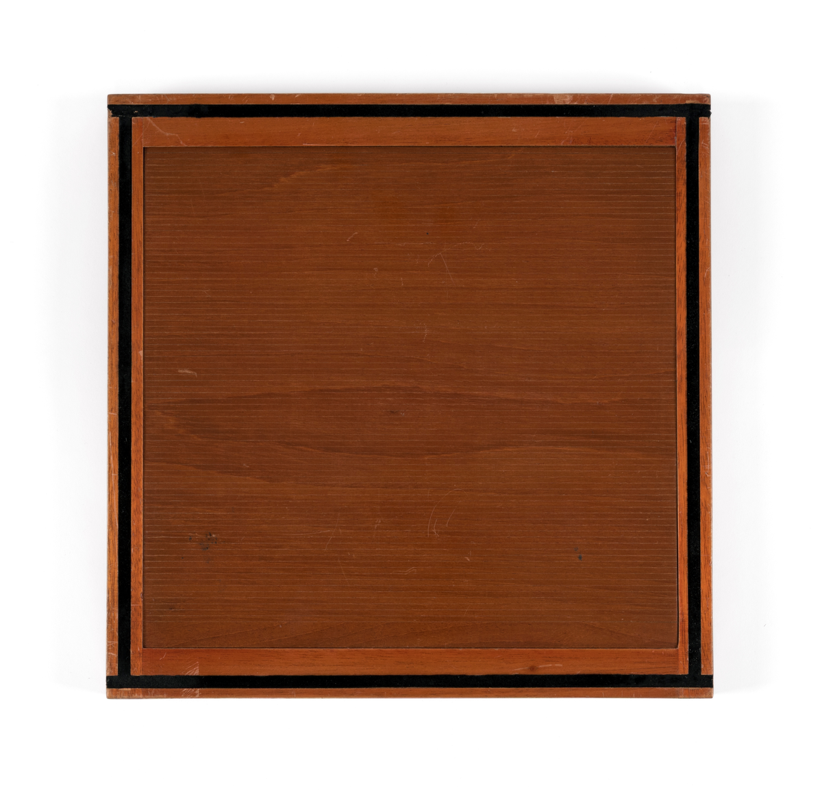 Filmkassett tilhørende atelierkamera. 17x23cm negativ planfilm/glas. Med glasplate til å stille skarpt.