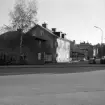 Från Gottfridsberg med en vy över dåvarande Bjälbogatan mot Opphemsgatans hus i kvarteret Falken. Foto 1970.