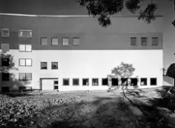 VÄLLINGBY KYRKA UNDER BYGGNAD, SAMT GÄRDESKYRKAN